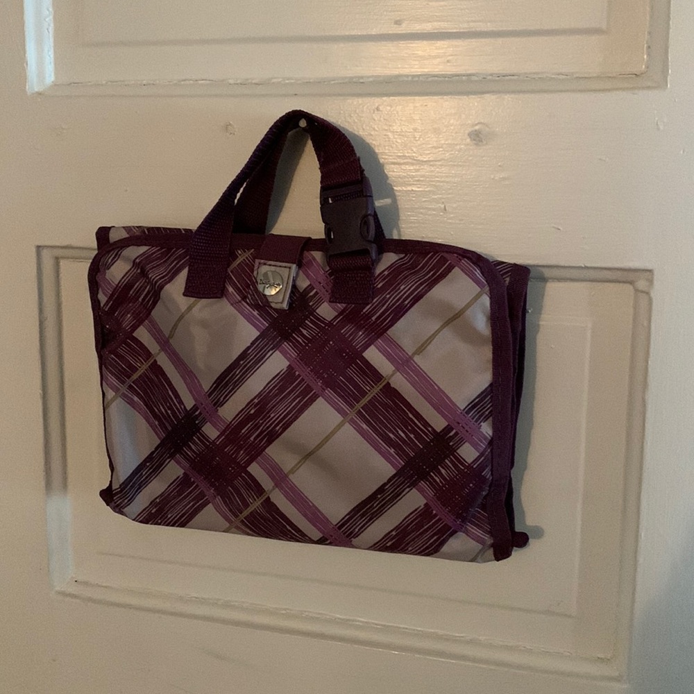 Thirty-One Traveling Makeup Bag NWOT